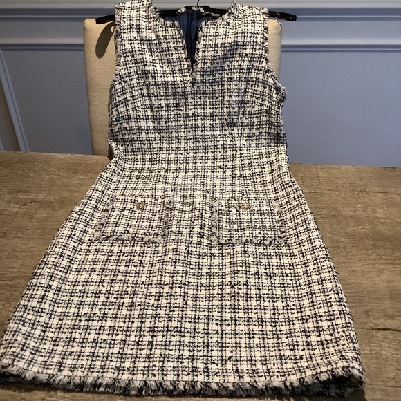 Karl Lagerfeld Paris Sleeveless Tonal Tweed Pocket Sheath dress, Size 10 - Picture 3 of 8